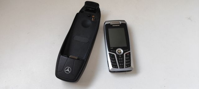 Soporte teléfono móvil Mercedes-Benz con teléfono