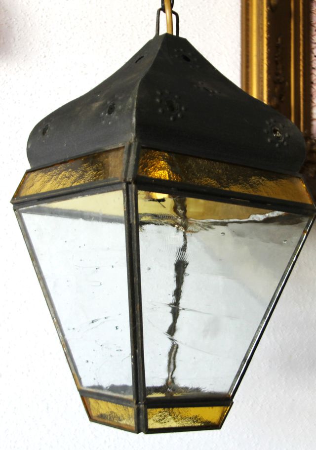 Farol de metal , antiguo