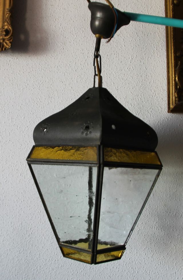 Farol de metal , antiguo