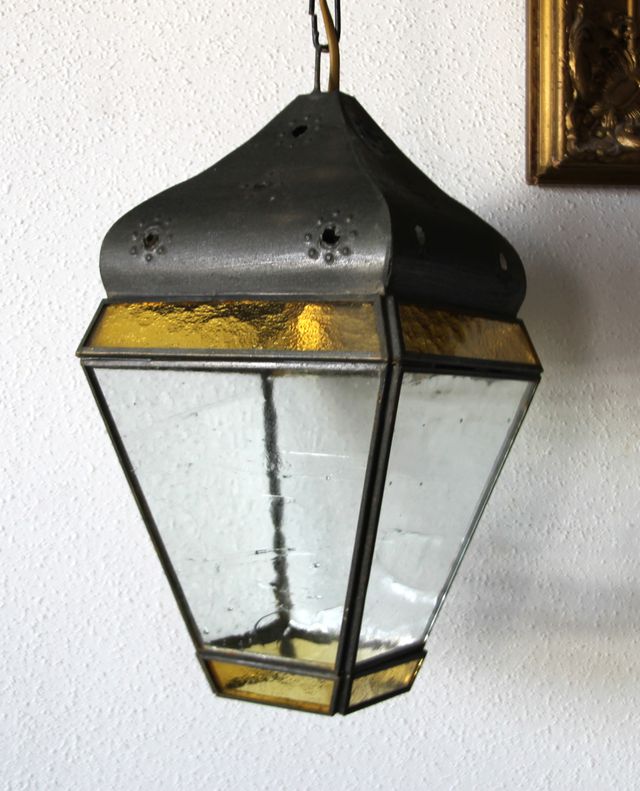 Farol de metal , antiguo