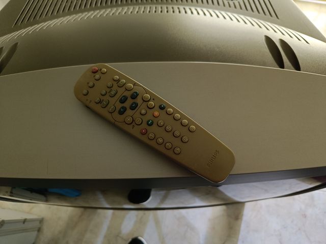 Televisión + mueble 28 pulgadas CRT Philips