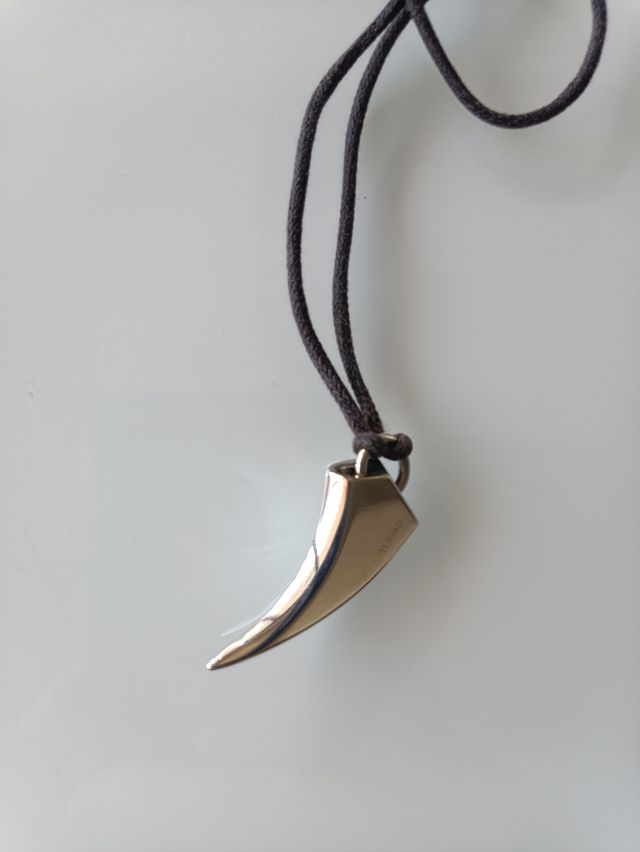 Colgante de Breil diente de tiburón