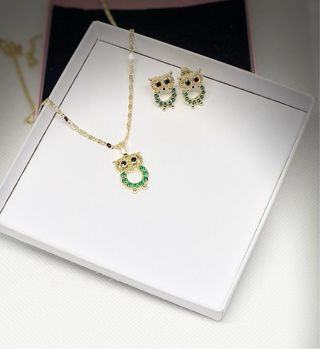 Conjunto oro18k laminado búho circonitas
