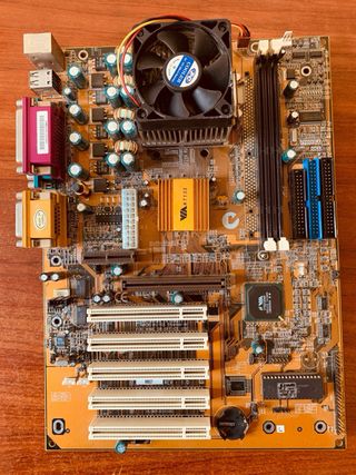 Placa base y micro AMD Duron 700