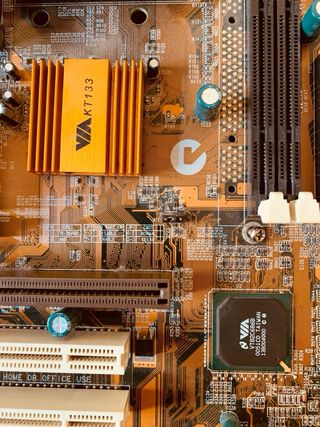 Placa base y micro AMD Duron 700