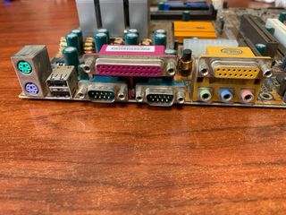 Placa base y micro AMD Duron 700