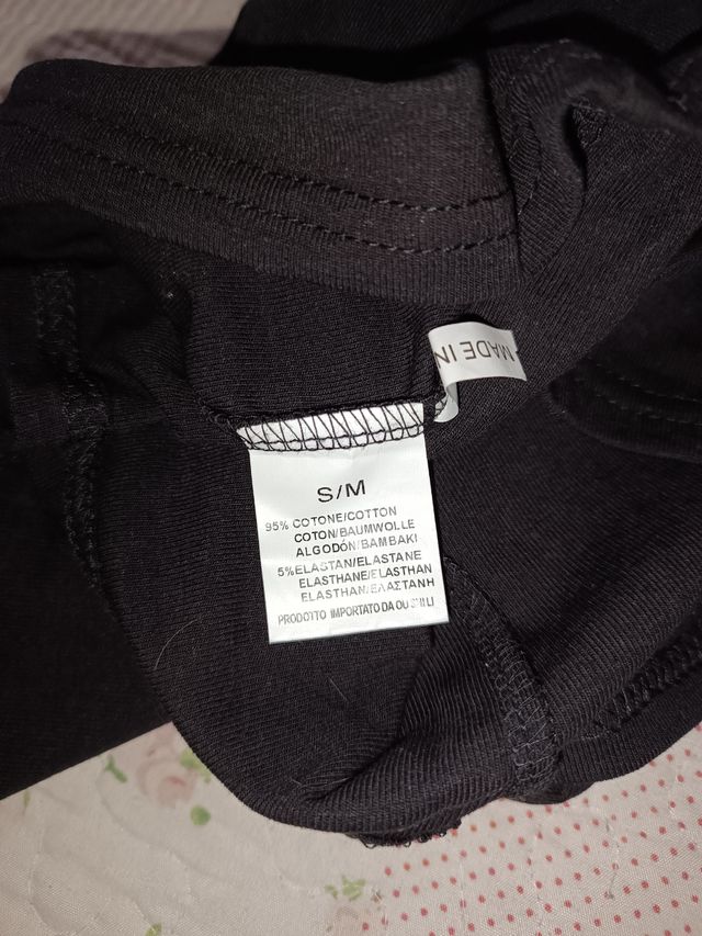 Camiseta botones gran escote