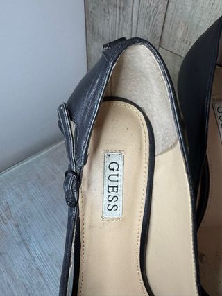 Zapato tacón negro Guess