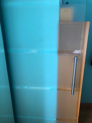 PUERTA CORREDERA DE VIDRIO SATINADO 4 RAYAS