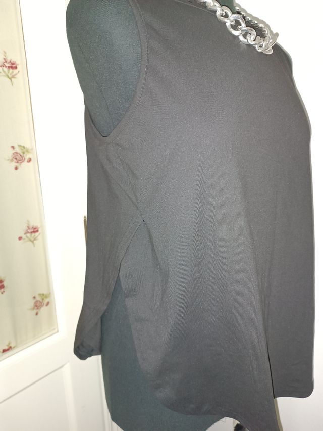 Camiseta cuello halter aberturas en los