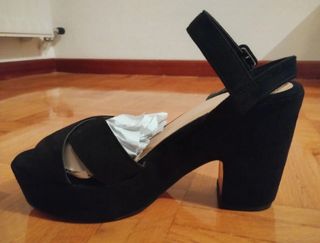 Tacones negros anchos