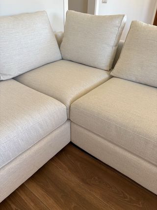 Sofa con chaise longe nuevo tejido anti manchas.