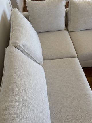 Sofa con chaise longe nuevo tejido anti manchas.