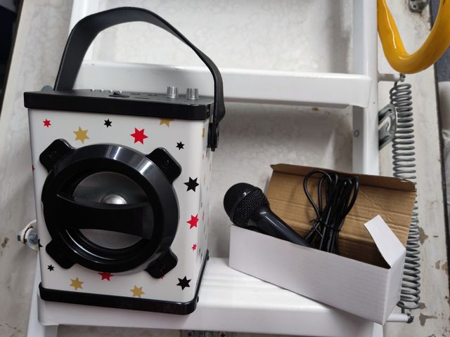 SIN USAR.Karaoke altavoz portátil con bluetooth