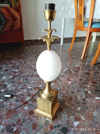 Lampara de mesa estilo huevo de avestruz