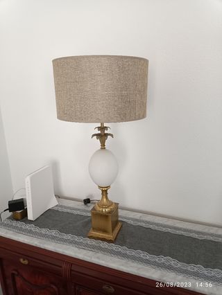Lampara de mesa estilo huevo de avestruz