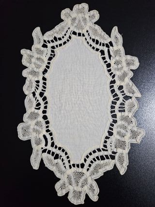 Prezioso set 3 centrini con ricamo a rinascimento