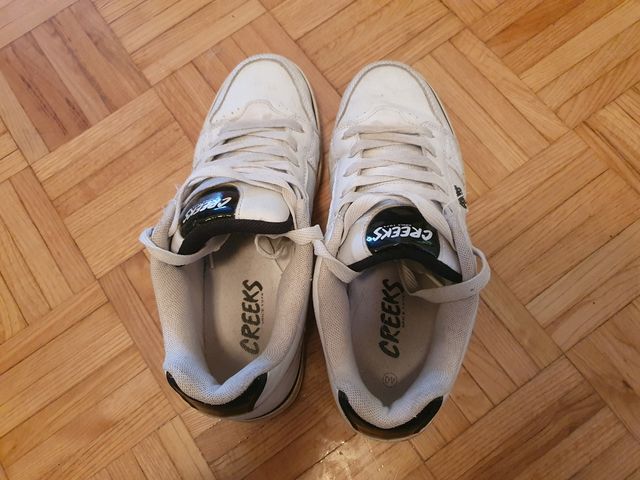 Zapatillas anchas blancas marca CREEKS de segunda mano por 12 EUR