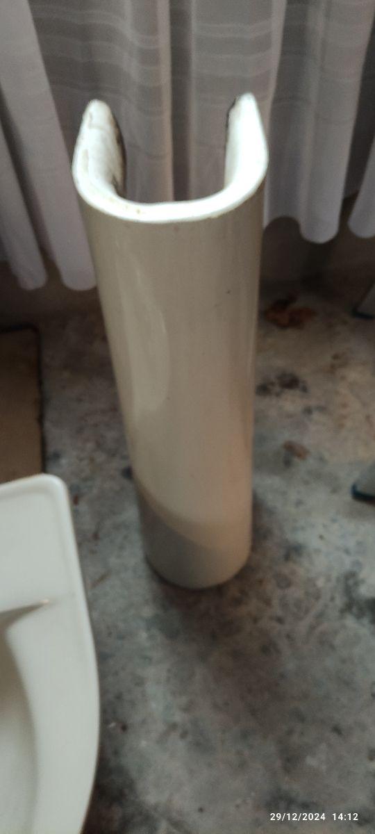 Lavabo de pie con grifo