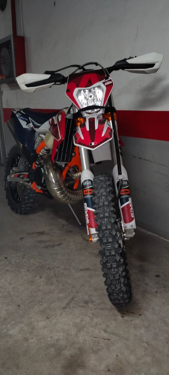 KTM EXC 250 2T AÑO 2023