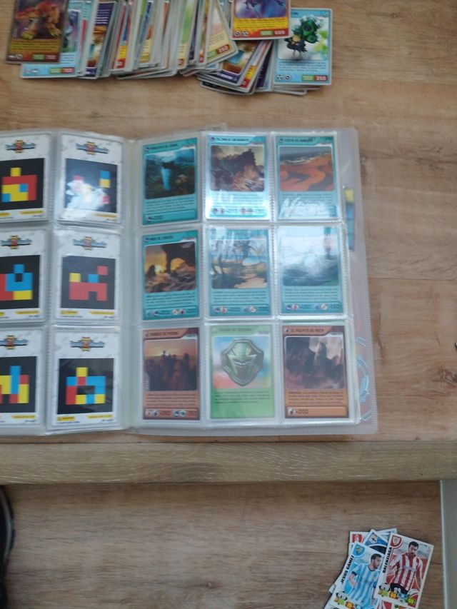Album Invizimals y cartas