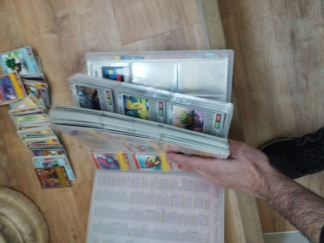 Album Invizimals y cartas
