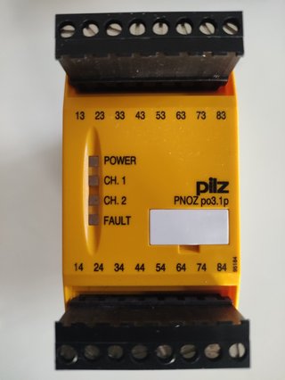PILZ, tres unidades vendidos por separado.