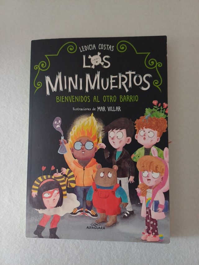 Bienvenidos al Otro Barrio / Welcome to the Other Neighborhood (LOS MINIMUERTOS) (Spanish Edition)