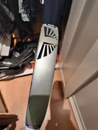 Pala y bolsa de padel