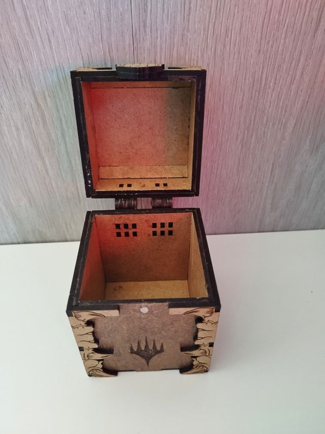 Caja madera cartas "Magic the Gathering"