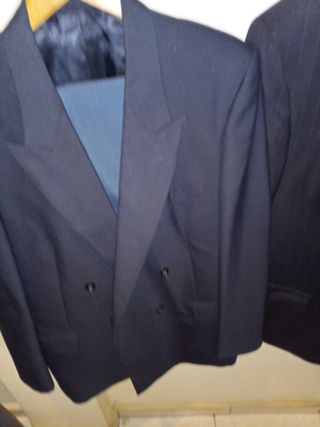 Tres trajes de hombre