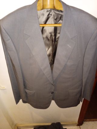 Tres trajes de hombre