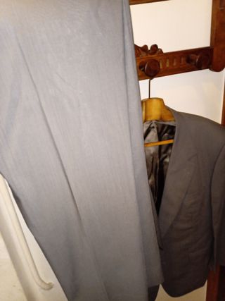 Tres trajes de hombre
