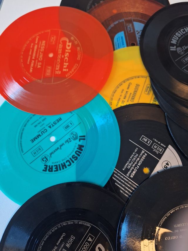 N° 20 dischi 45 giri flex vari titoli.