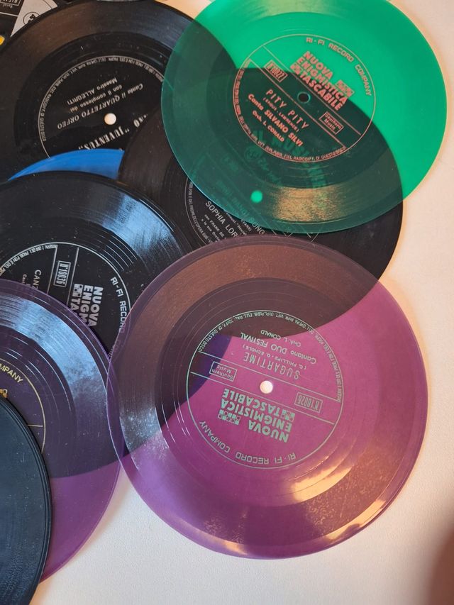 N° 20 dischi 45 giri flex vari titoli.