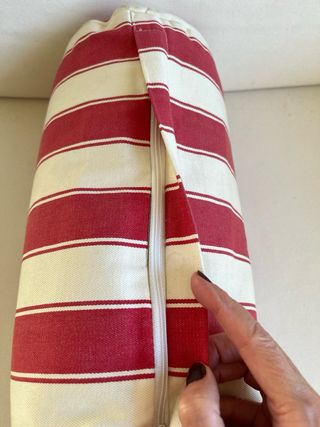 Cojín cilíndrico a rayas Ikea / Coixí ratlles