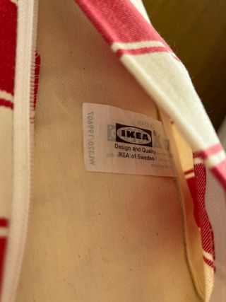 Cojín cilíndrico a rayas Ikea / Coixí ratlles