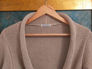 Chaqueta de punto beige de la marca Bato Peto