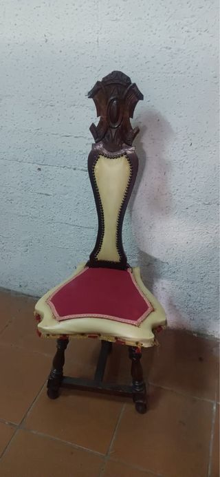 Silla madera decorativa antigua