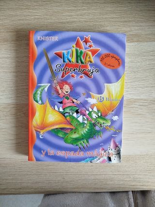 Kika Superbruja y la espada mágica (Spanish Edition)