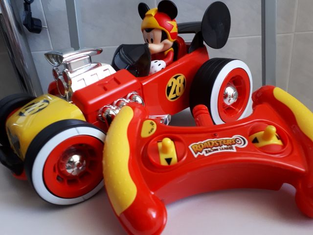 Mickey Mousse coche teledirigido