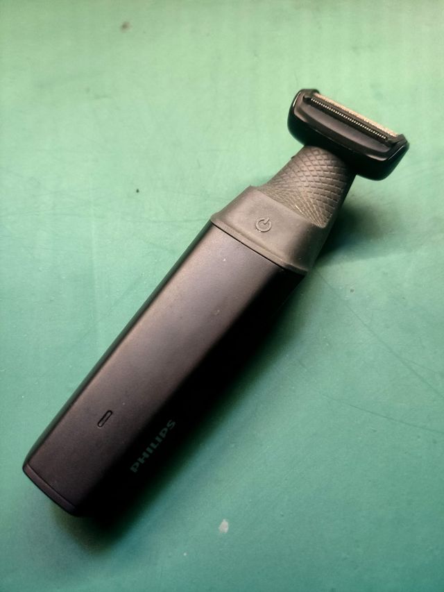 Maquina de afeitado corporal eléctrica Philips