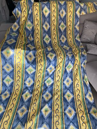 Cotina azul con detalles amarillo