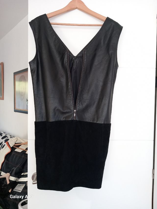 Abito nero in pelle