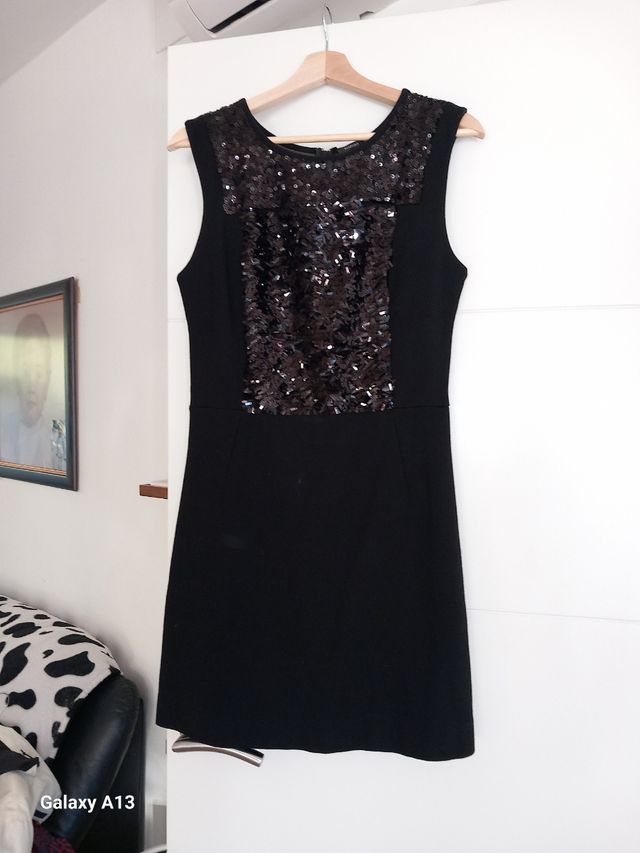 Abito nero in paillettes
