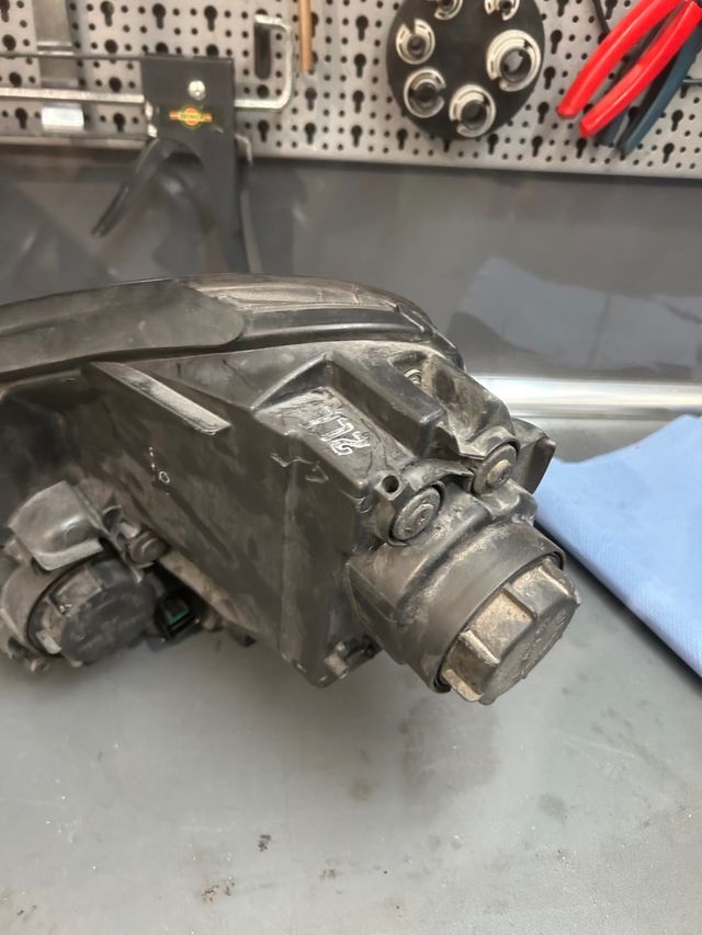 Faro delantero derecho SsangYong Rexton Y200