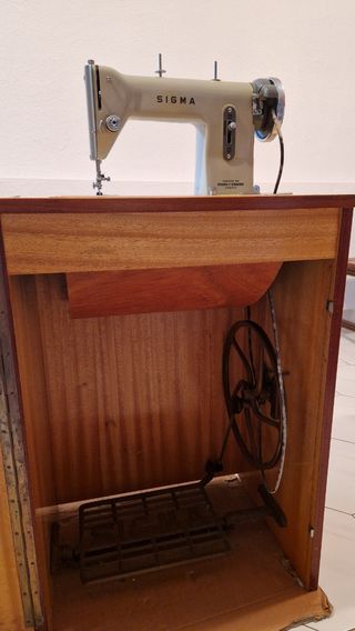 Maquina de coser singer co mueble
