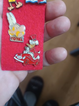 Pins de mortadelo, Tintín Bugs Bunny, tío Gilito.
