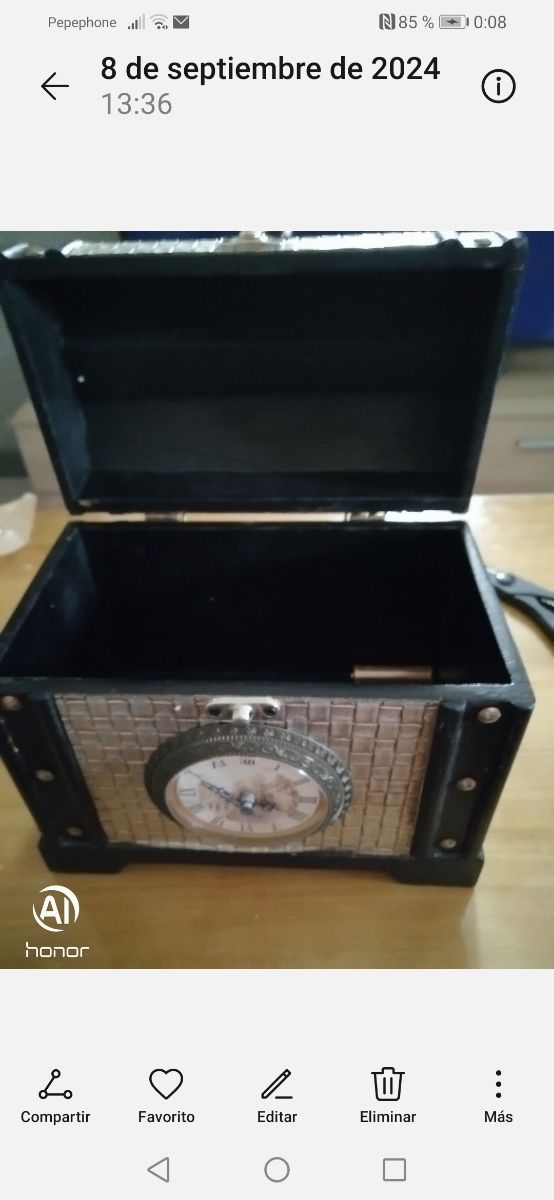 Baule con orologio nuovo molto bello