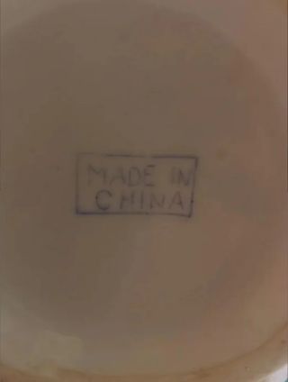 Soporte de madera con jarrón chino